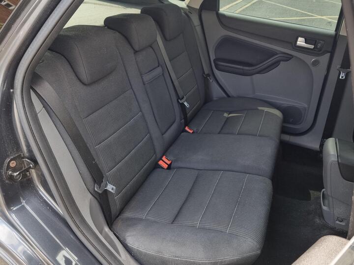 Ford Focus - 1.8 Titanium 5dr - TITANIUM SPEC/ULEZ/MANUAL - Image 38