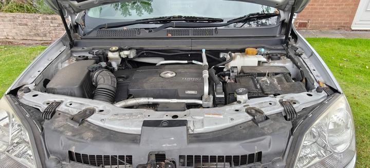Vauxhall Antara - 2.2 CDTi Exclusiv 2WD Euro 5 5dr - Image 17