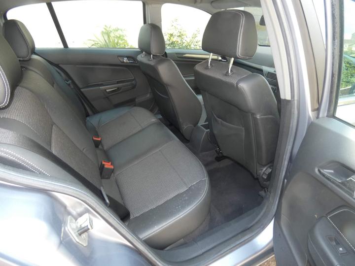 Vauxhall Astra - 1.8i 16v Design Hatchback 5dr Petrol Automatic (197 g/km, 123 bhp) - ~~CREDIT/DEBIT CARD ACCEPTED~~ - Image 10