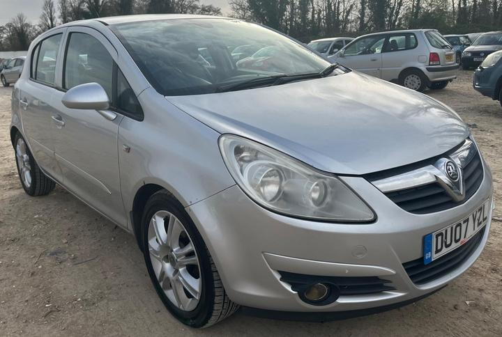 Cheap Vauxhall Corsa - 1.2i 16v Design 5dr (a/c) - SERVICE HISTORY-LONG MOT for sale in Slough, Berkshire