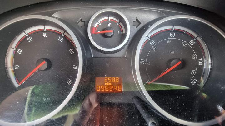 Vauxhall Corsa - 1.2i 16v Design 5dr (a/c) - Image 8