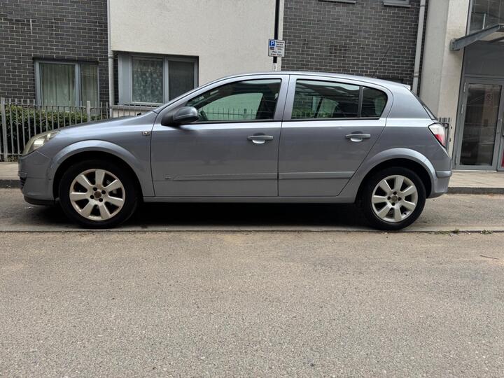 Vauxhall Astra - 1.4i 16v Breeze 5dr - ULEZ|NEW 1 YEAR MOT|2 OWNERS - Image 6