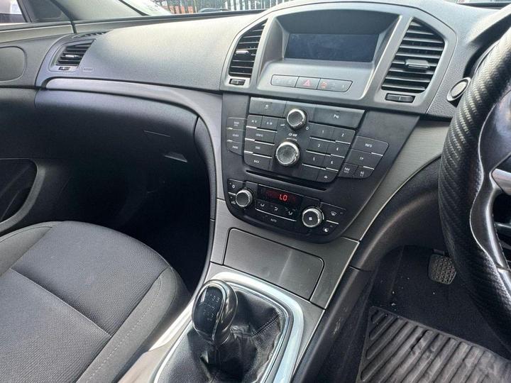 Vauxhall Insignia - 2.0 CDTi ecoFLEX Exclusiv Euro 5 5dr - Image 4
