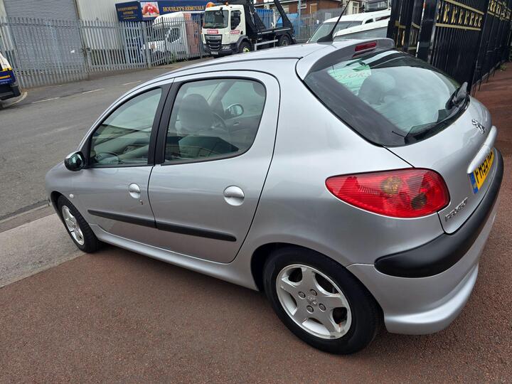 Peugeot 206 - 1.6 5dr (a/c) - PART SRVICE HISTORY 2 KEYS - Image 14
