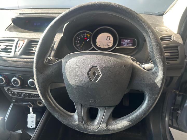 Renault Megane - 1.6 16V I-Music Euro 5 5dr - 12 MONTHS MOT-2KEYS-HISTORY - Image 29