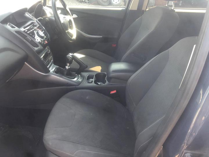 Ford Focus - 1.6 TDCi Titanium Navigator Euro 5 (s/s) 5dr - 12 months mot service history - Image 10