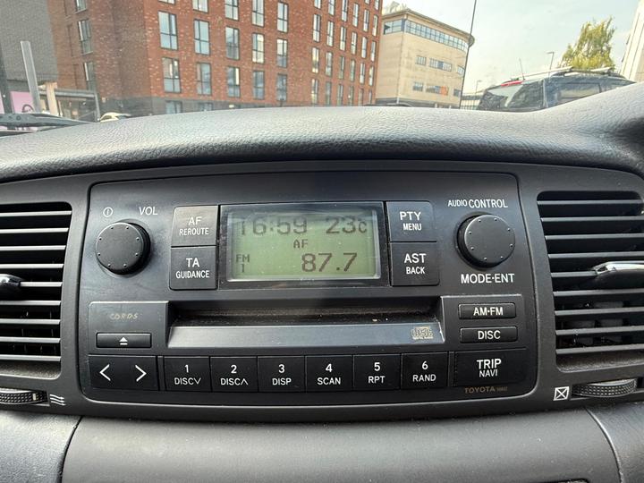 Toyota Corolla - 1.4 VVT-i T2 5dr - Great first time car - Image 18