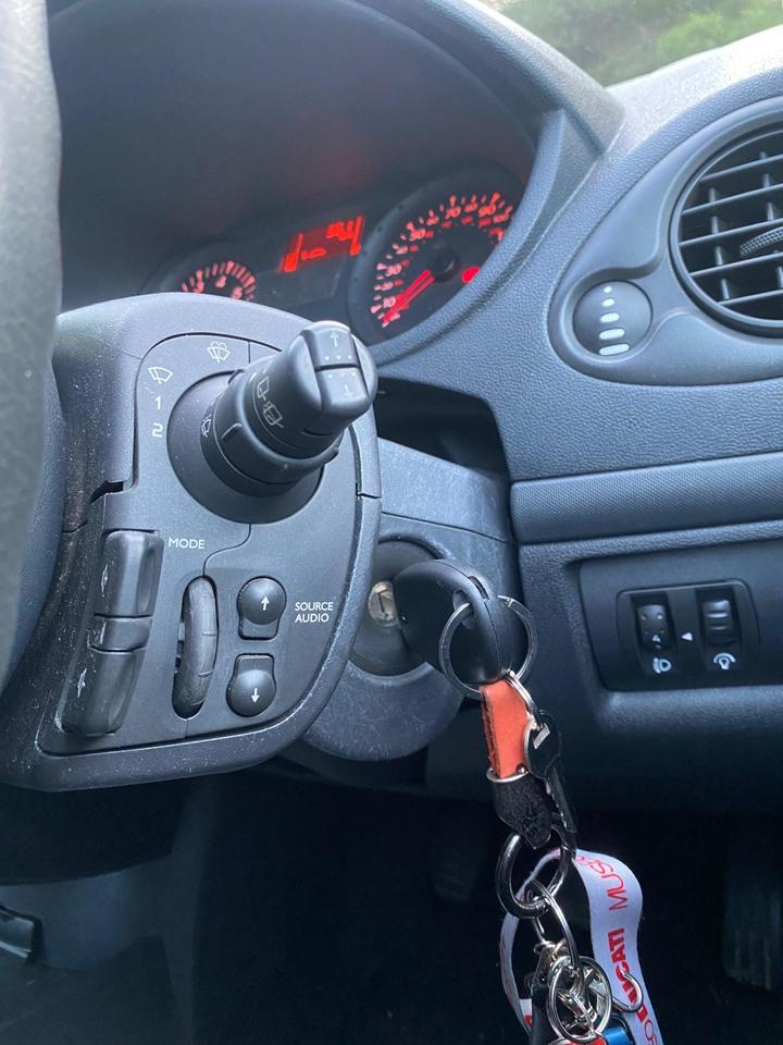 Renault Clio - 1.1 3dr - Ready for Summer Adventures - Image 16