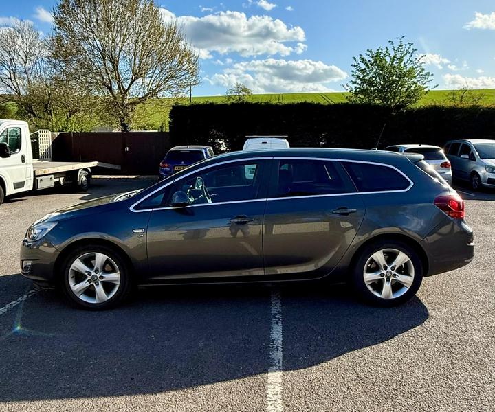 Cheap Vauxhall Astra - 1.7 CDTi ecoFLEX SRi Sports Tourer Euro 5 5dr for sale in Great Missenden, Buckinghamshire