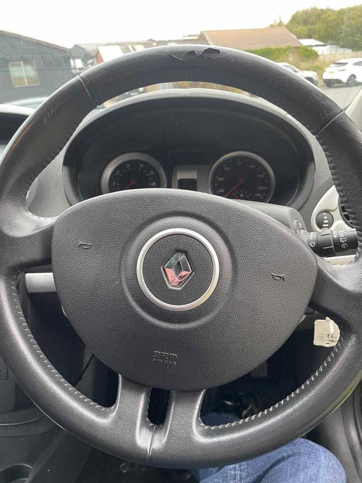 Renault Clio - 1.4 16v Dynamique 3dr - full mot 2 keys - Image 12