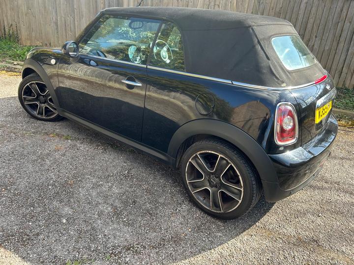 MINI Convertible - 1.6 Cooper Euro 4 2dr - get ready for the summer - Image 2