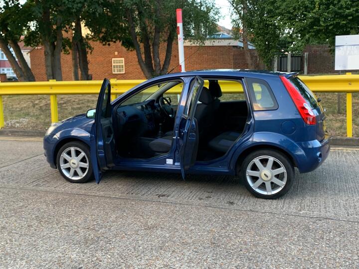 Ford Fiesta - 1.25 Zetec Blue Edition 5dr - Image 13