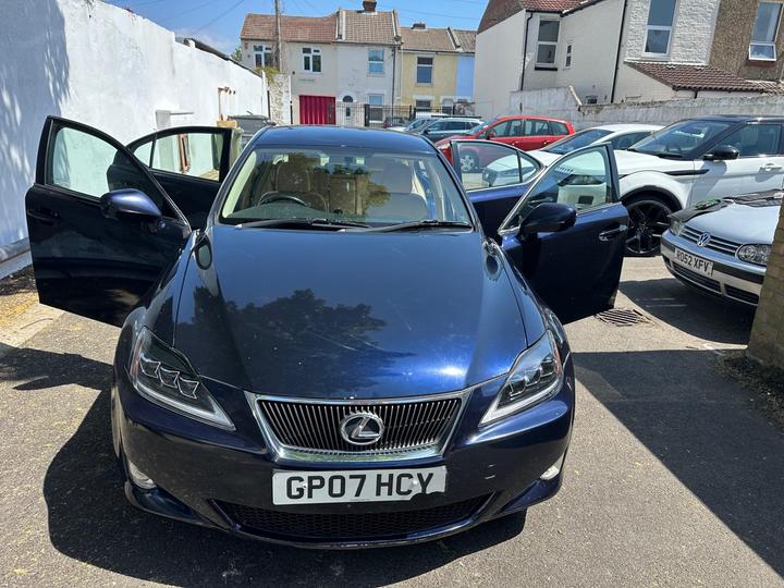 Lexus IS - 2.2 220TD 4dr - Image 3