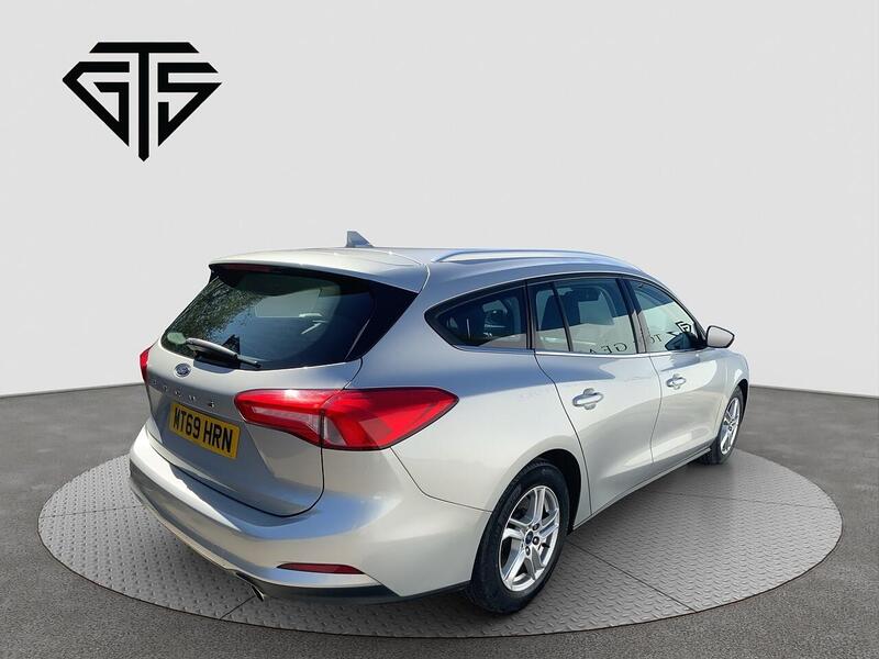 Ford Focus view 3