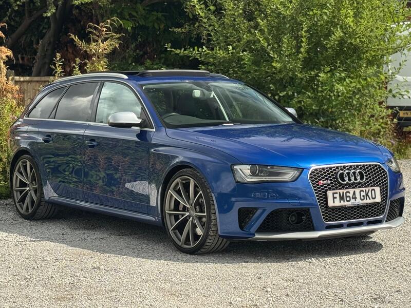 Audi RS4 view 3