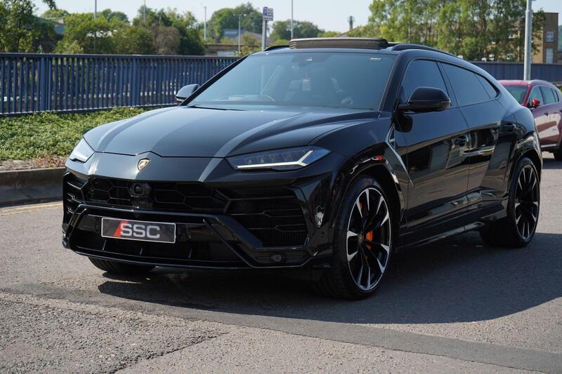 Lamborghini Urus view 7