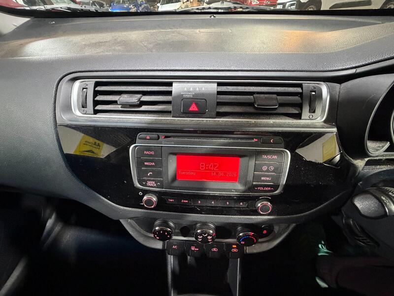 2016 Kia Rio — photo 14