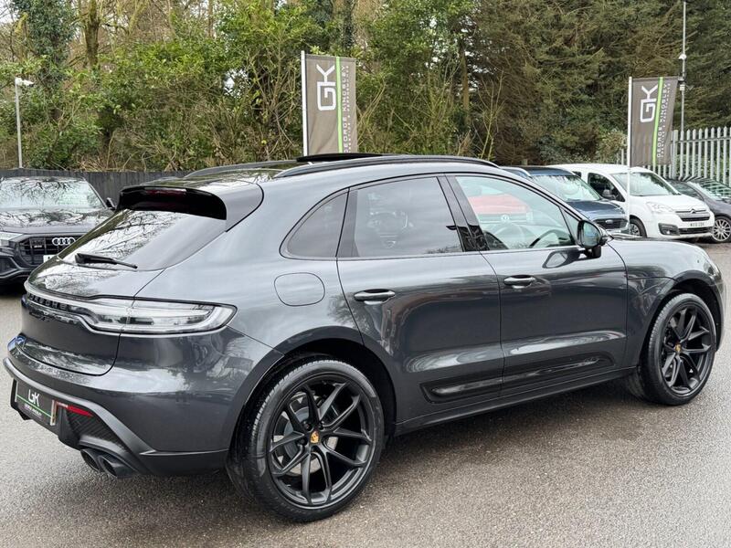 Porsche Macan view 6