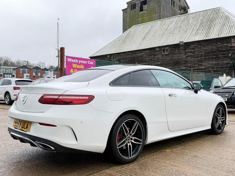 Mercedes-Benz E Class view 4