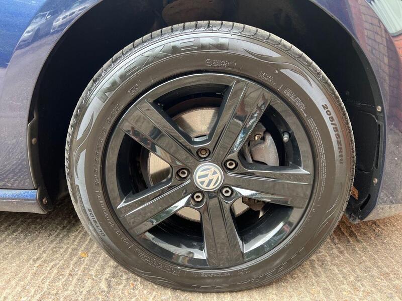 Volkswagen Golf view 25
