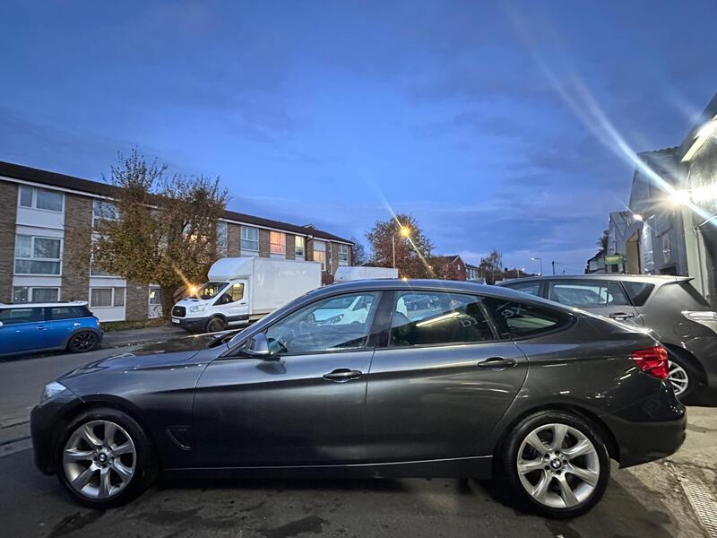 BMW 3 Series view 3