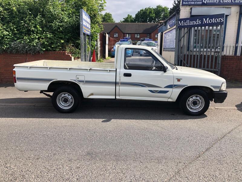 Toyota Hilux view 2