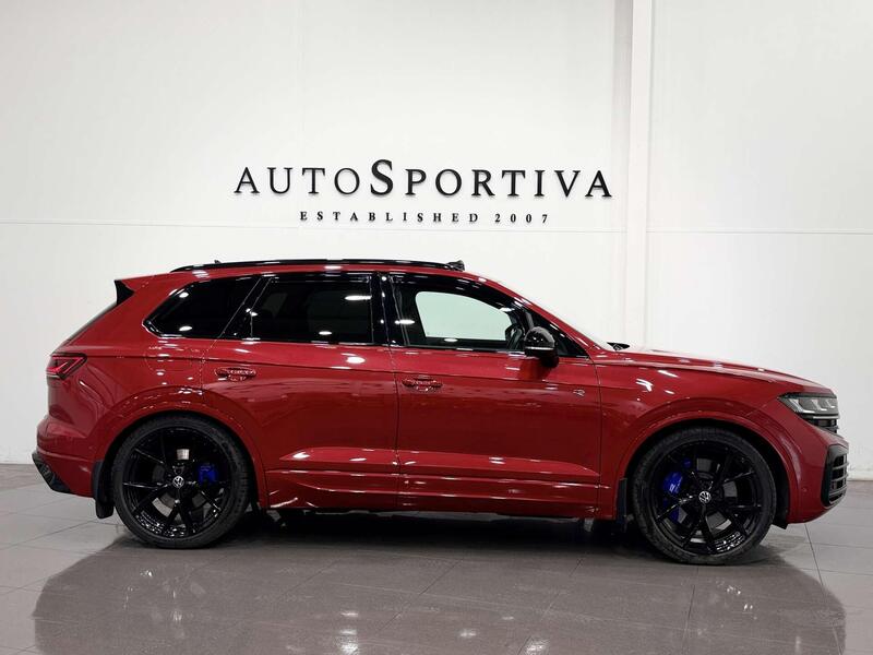 Volkswagen Touareg view 3