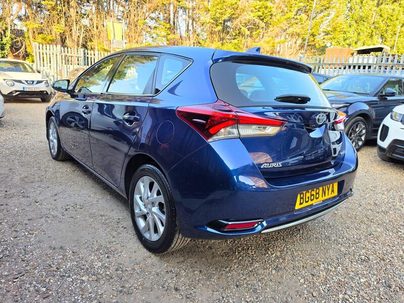 Toyota Auris 1.8 VVT-h Icon Tech CVT Euro 6 (s/s) 5dr thumbnail 4