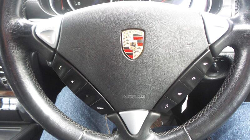 Porsche Cayenne view 13