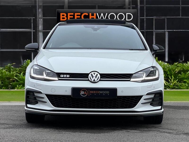 Volkswagen Golf view 3