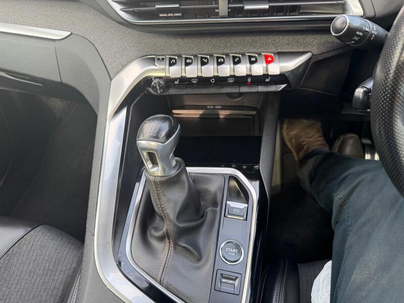 Peugeot 3008 view 7