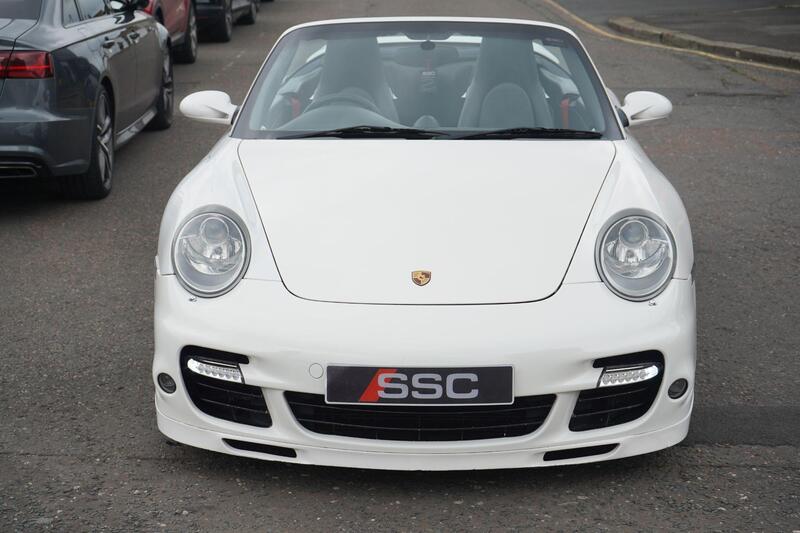 Porsche 911 view 7