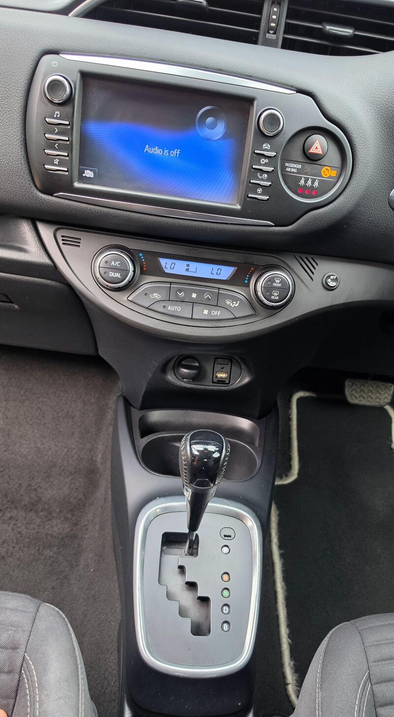 Toyota Yaris 1.5 VVT-h Design E-CVT Euro 6 (s/s) 5dr thumbnail 33