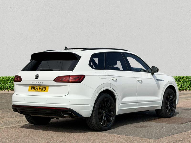 Volkswagen Touareg view 7