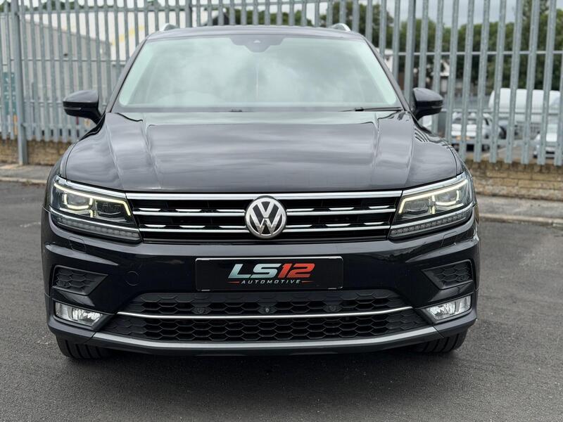 Volkswagen Tiguan view 2