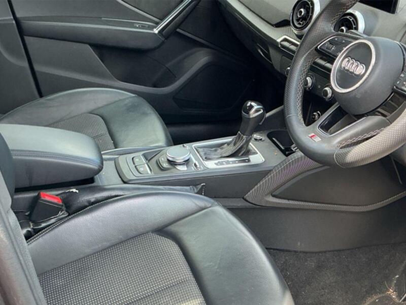 Audi Q2 view 4