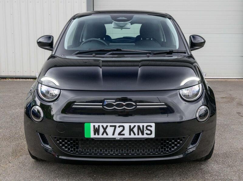 Fiat 500e view 4