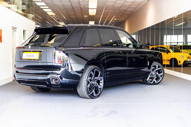 Rolls-Royce Cullinan view 5