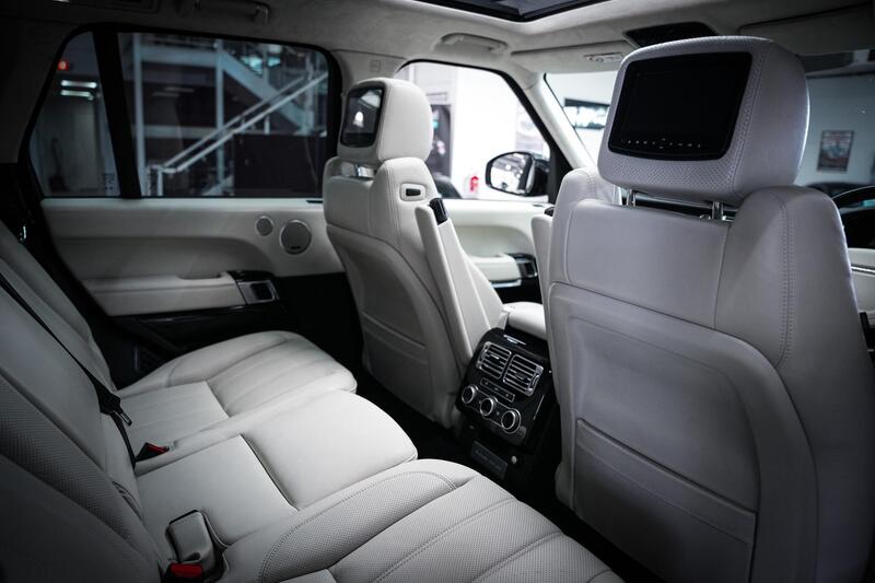 Land Rover Range Rover view 3
