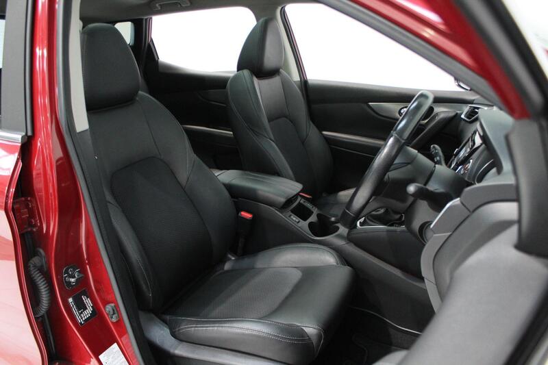 2017 Nissan Qashqai in Red — image 61 of 70