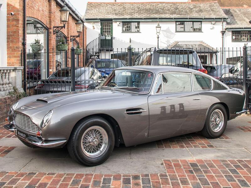 Aston Martin DB6 view 6