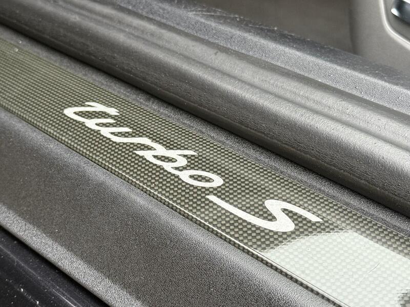Porsche 911 view 24
