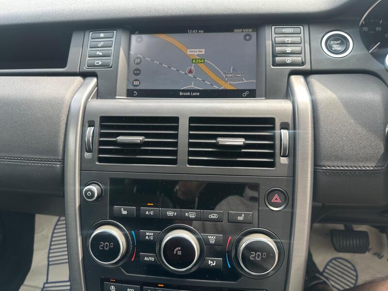 Land Rover Discovery Sport view 6