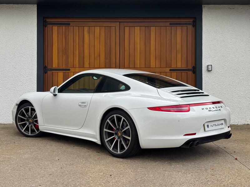 Porsche 911 view 2