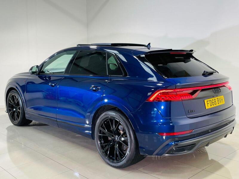 Audi Q8 view 3