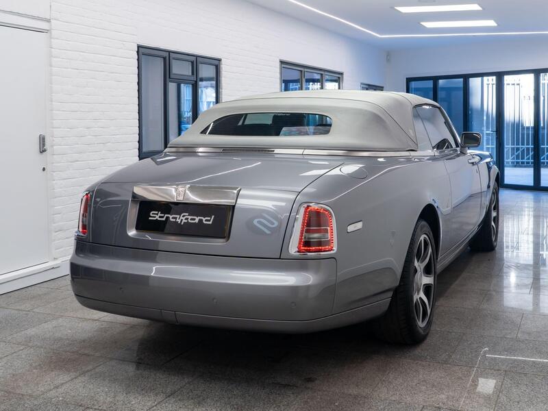 Rolls-Royce Phantom view 5