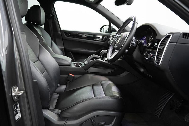 Porsche Cayenne view 3