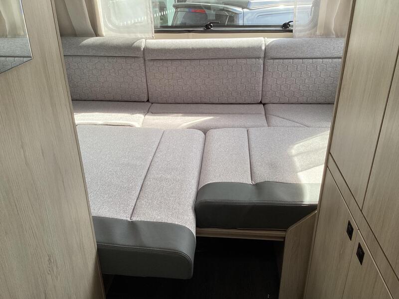 Auto-Trail Expedition C72 — image 23