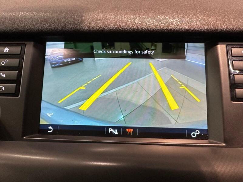 Land Rover Discovery Sport view 7