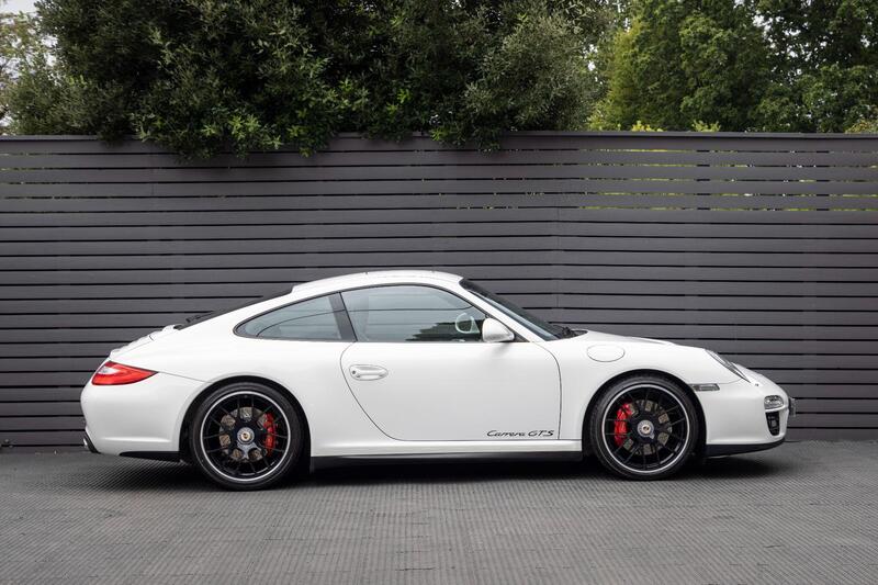 Porsche 911 view 7